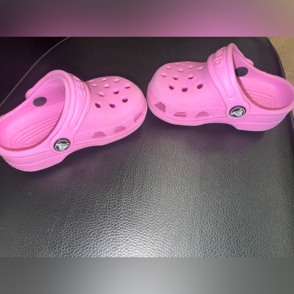 Child Crocs 🩷🐊 - Picture 4 of 7